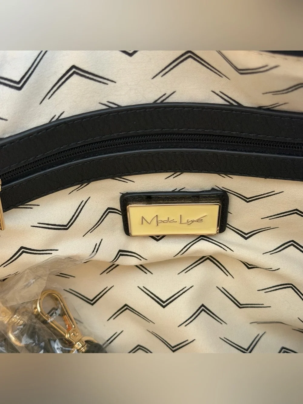 Moda Luxe spacious moda